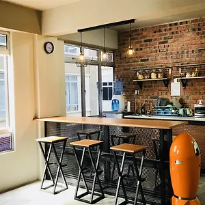 https://the-good-travelers-hostel-klia.kualalumpurs-hotels.com